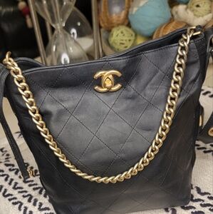 I'm selling my pre-owned authentic channel cross body bag